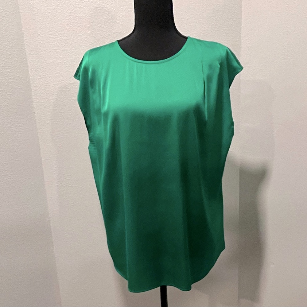 Women’s Loose Fit Dress Shirt - L